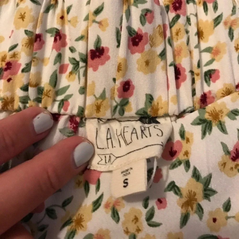 Flowered flowey shorts - Picture 2 of 3